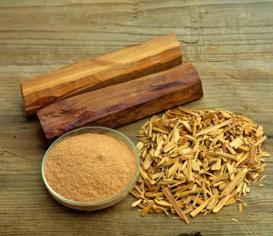 ỗ đàn hương có màu gì?