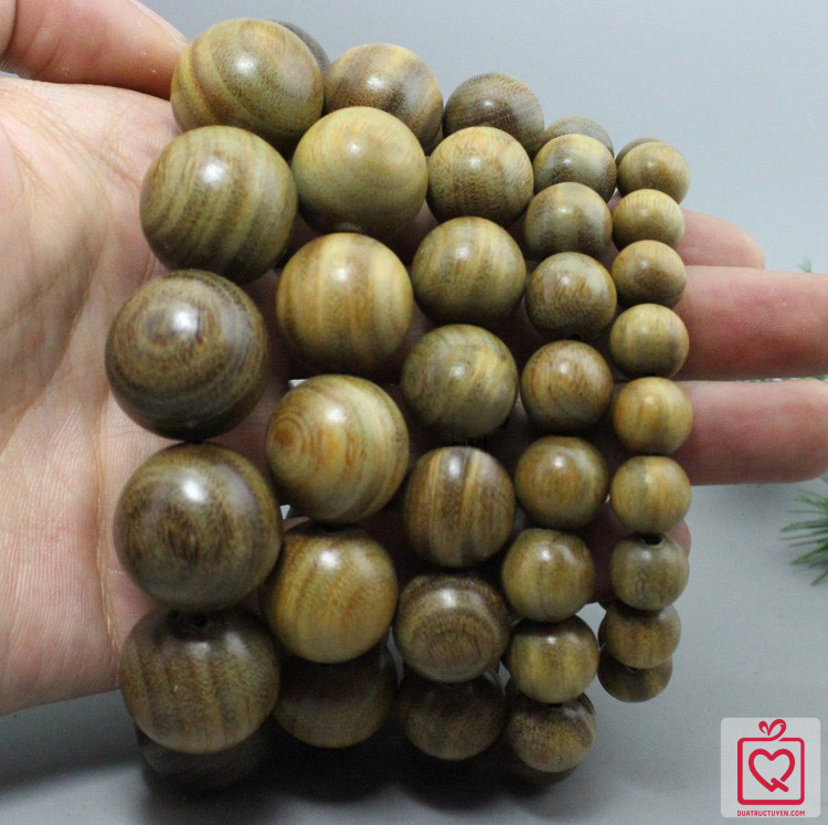 Vòng tay phong thủy gỗ đàn hương xanh